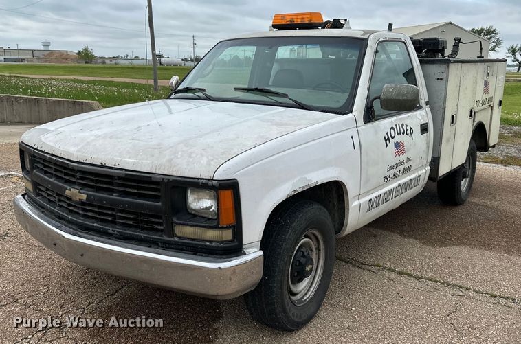 image for item DO4927 1995 Chevrolet Cheyenne 3500  utility bed pickup truck