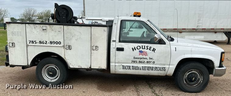 image for item DO4927 1995 Chevrolet Cheyenne 3500  utility bed pickup truck