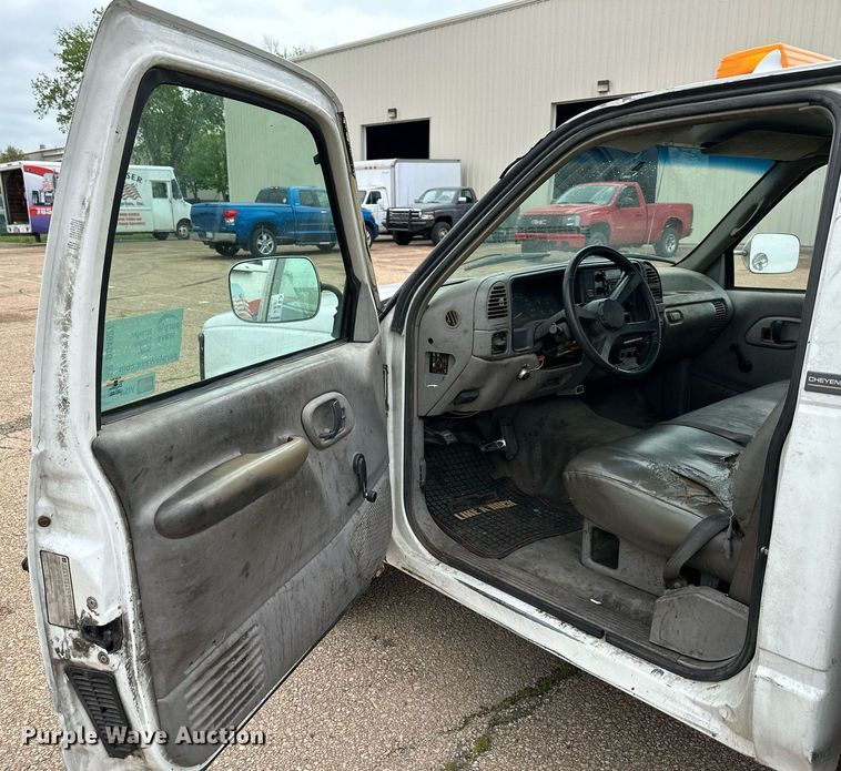 image for item DO4927 1995 Chevrolet Cheyenne 3500  utility bed pickup truck