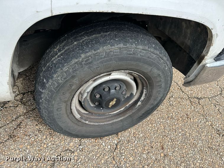 image for item DO4927 1995 Chevrolet Cheyenne 3500  utility bed pickup truck