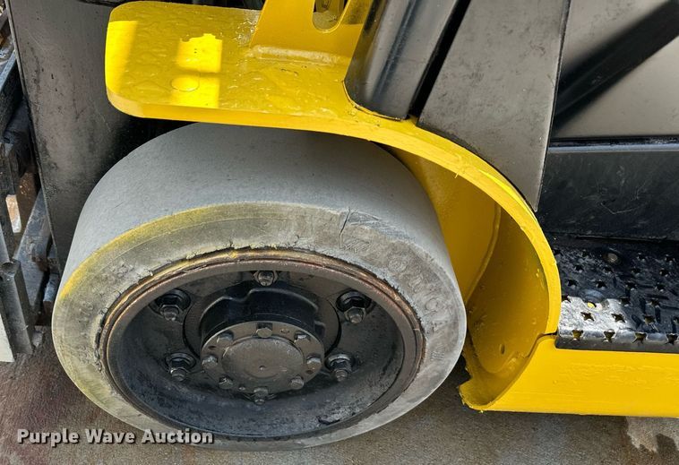 image for item DO4933 Yale GLC050VXNDAE085  forklift