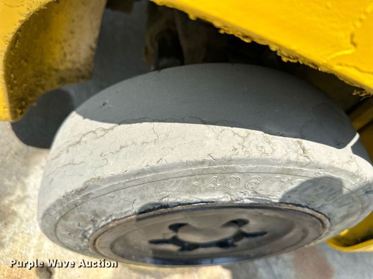 image for item DO4933 Yale GLC050VXNDAE085  forklift