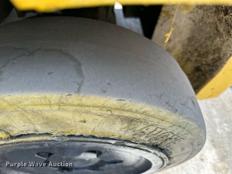 image for item DO4933 Yale GLC050VXNDAE085  forklift