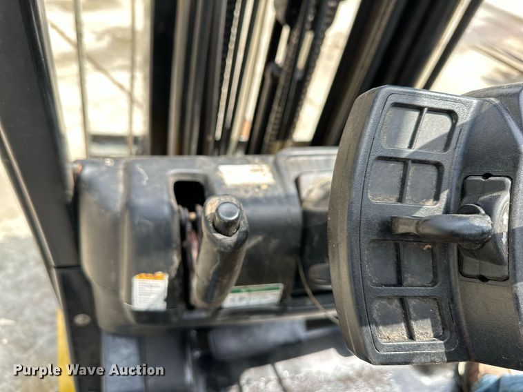 image for item DO4934 Yale GLC050VXNVSE083  forklift