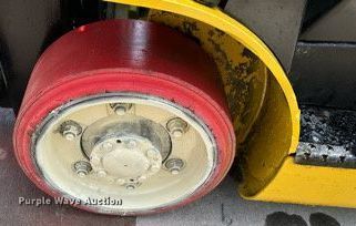 image for item DO4934 Yale GLC050VXNVSE083  forklift