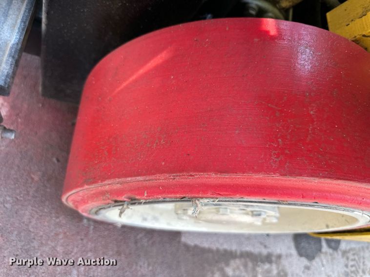 image for item DO4934 Yale GLC050VXNVSE083  forklift