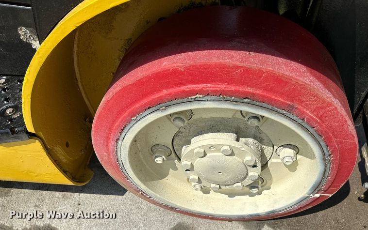 image for item DO4934 Yale GLC050VXNVSE083  forklift