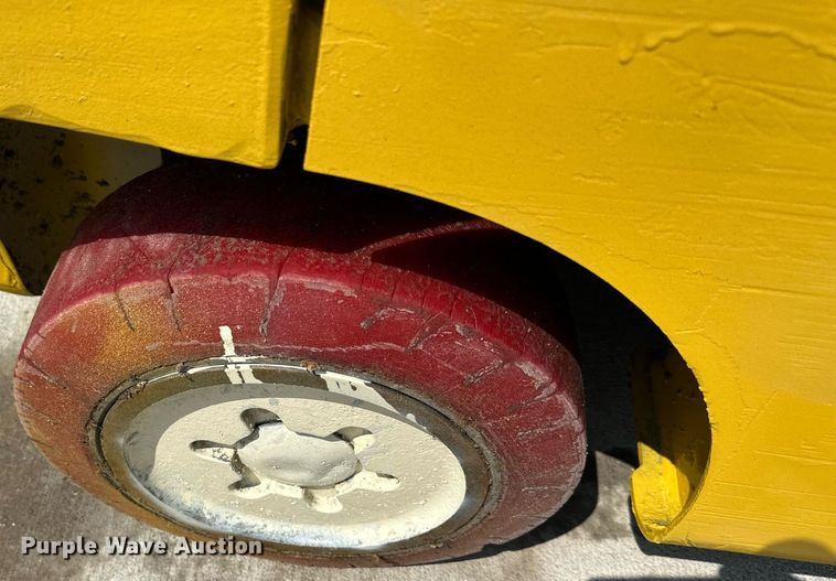 image for item DO4934 Yale GLC050VXNVSE083  forklift