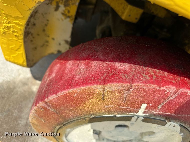 image for item DO4934 Yale GLC050VXNVSE083  forklift