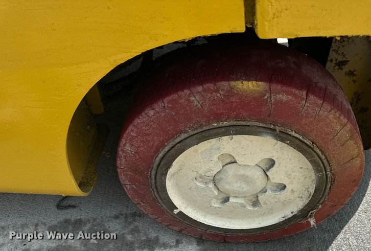 image for item DO4934 Yale GLC050VXNVSE083  forklift