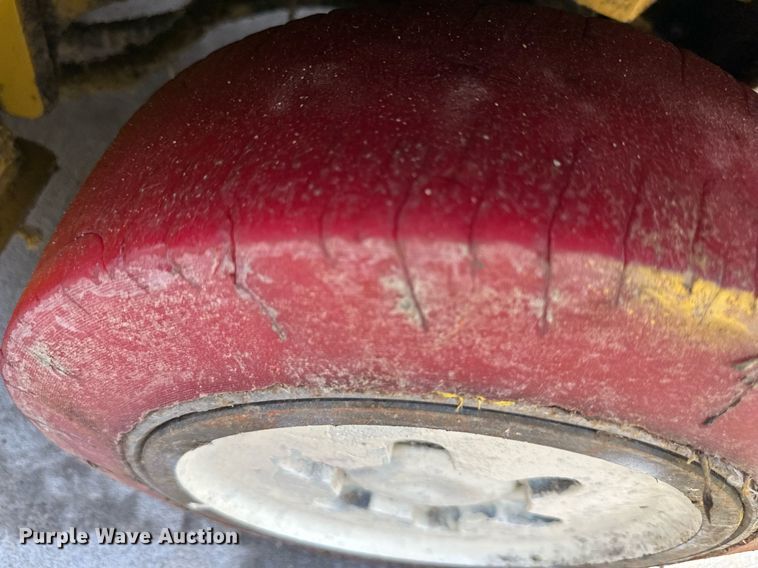 image for item DO4934 Yale GLC050VXNVSE083  forklift