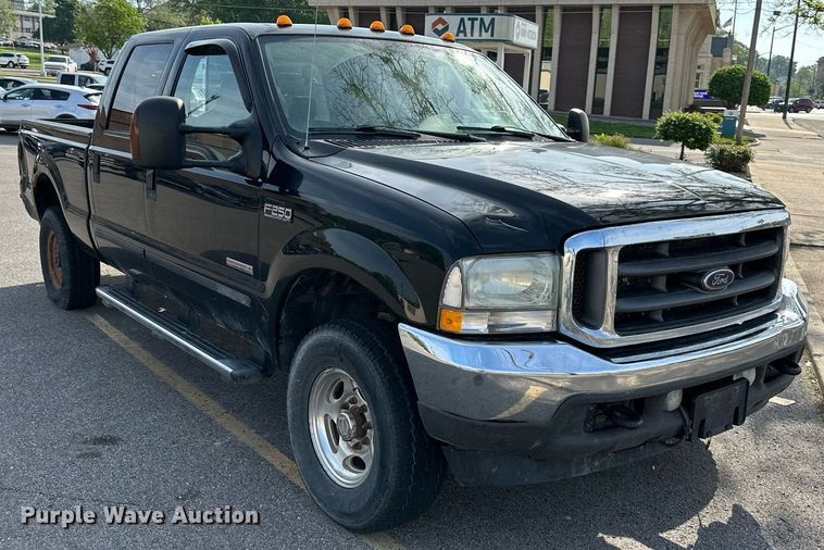 image for item DO4956 2004 Ford F250 Super Duty  Crew Cab pickup truck