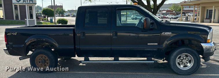 image for item DO4956 2004 Ford F250 Super Duty  Crew Cab pickup truck