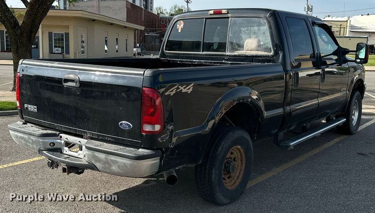 image for item DO4956 2004 Ford F250 Super Duty  Crew Cab pickup truck