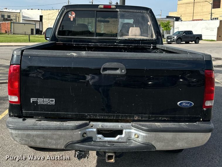 image for item DO4956 2004 Ford F250 Super Duty  Crew Cab pickup truck