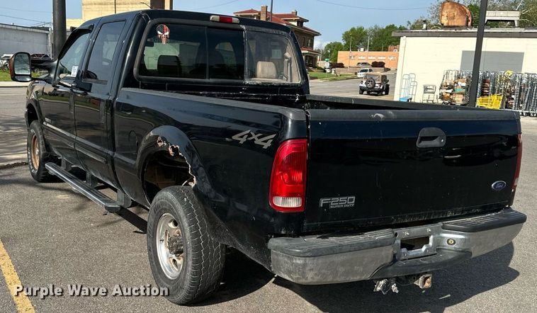 image for item DO4956 2004 Ford F250 Super Duty  Crew Cab pickup truck