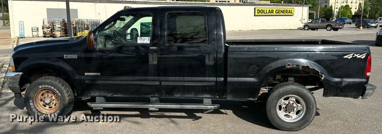 image for item DO4956 2004 Ford F250 Super Duty  Crew Cab pickup truck