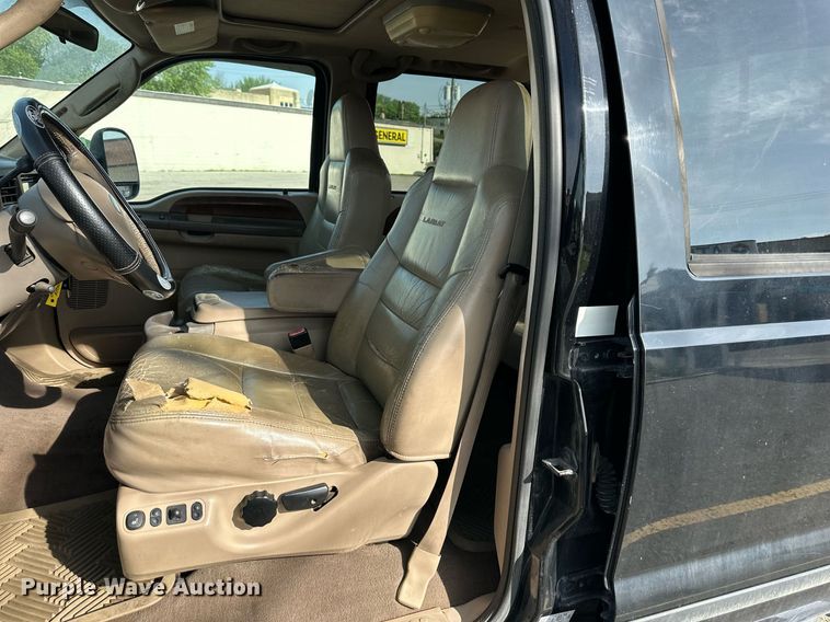 image for item DO4956 2004 Ford F250 Super Duty  Crew Cab pickup truck