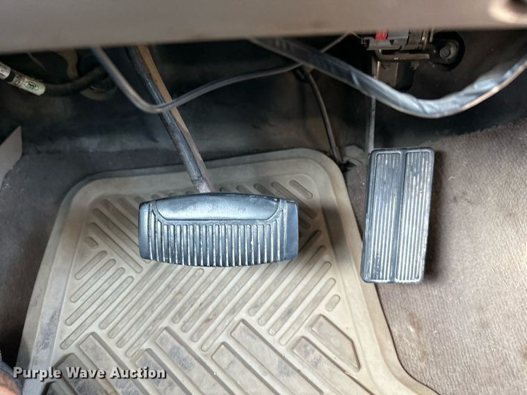 image for item DO4956 2004 Ford F250 Super Duty  Crew Cab pickup truck