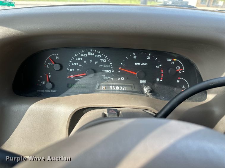 image for item DO4956 2004 Ford F250 Super Duty  Crew Cab pickup truck