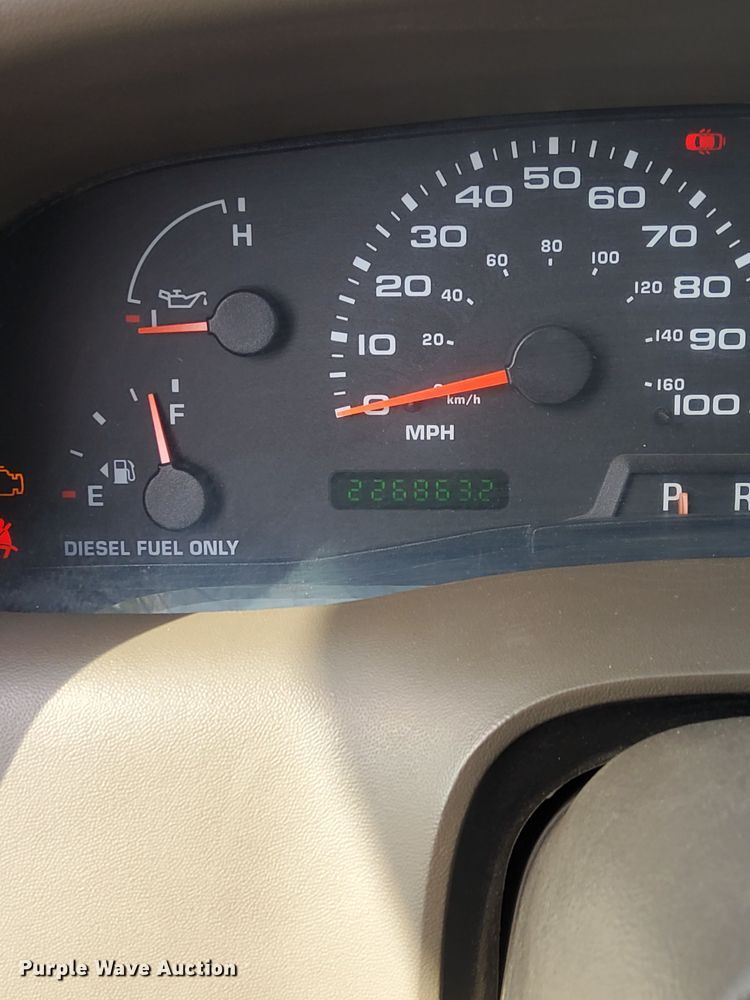 image for item DO4956 2004 Ford F250 Super Duty  Crew Cab pickup truck