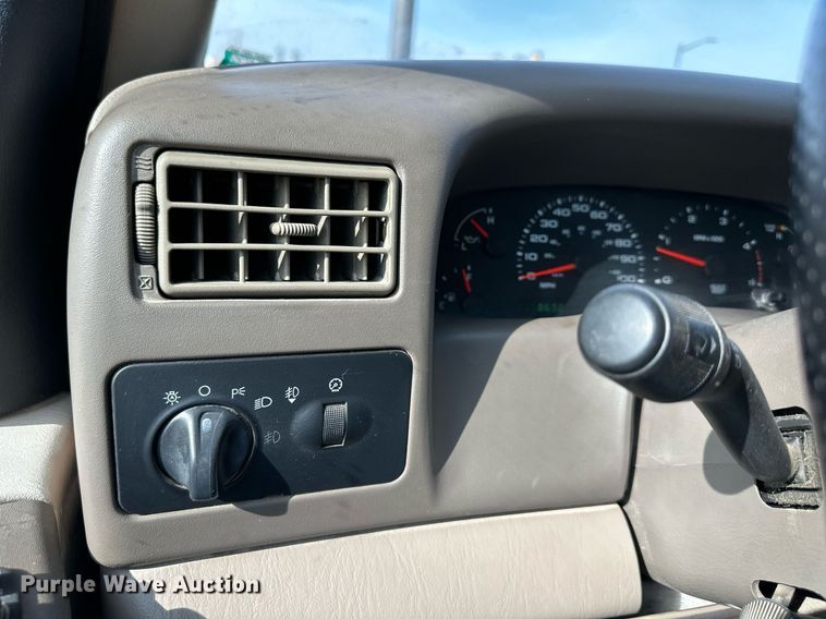 image for item DO4956 2004 Ford F250 Super Duty  Crew Cab pickup truck