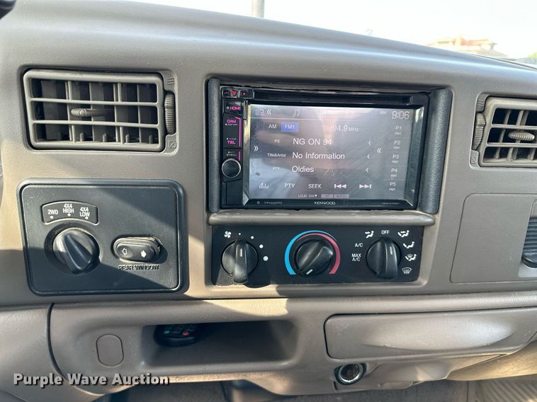 image for item DO4956 2004 Ford F250 Super Duty  Crew Cab pickup truck