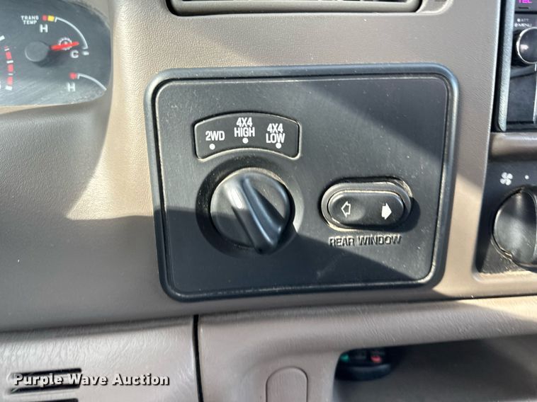 image for item DO4956 2004 Ford F250 Super Duty  Crew Cab pickup truck