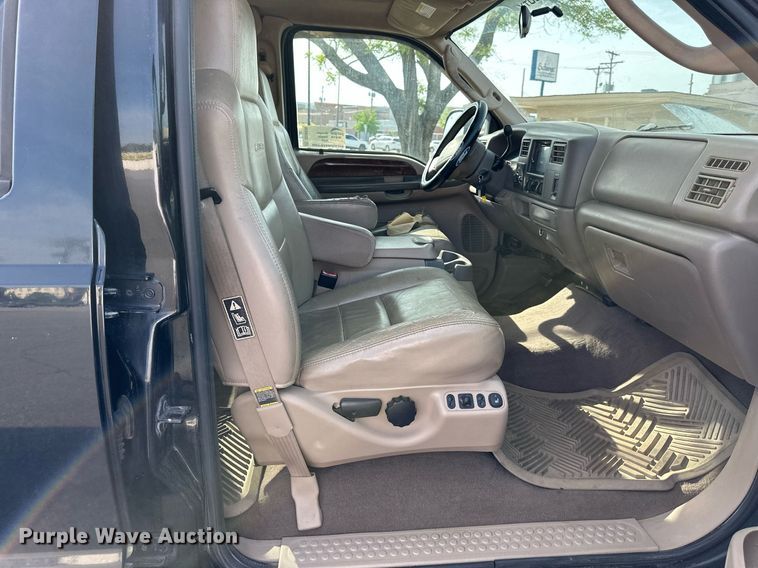 image for item DO4956 2004 Ford F250 Super Duty  Crew Cab pickup truck