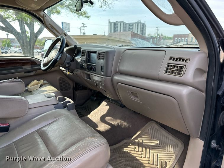 image for item DO4956 2004 Ford F250 Super Duty  Crew Cab pickup truck