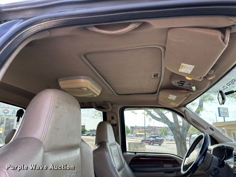 image for item DO4956 2004 Ford F250 Super Duty  Crew Cab pickup truck