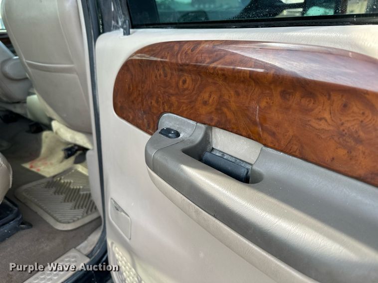 image for item DO4956 2004 Ford F250 Super Duty  Crew Cab pickup truck