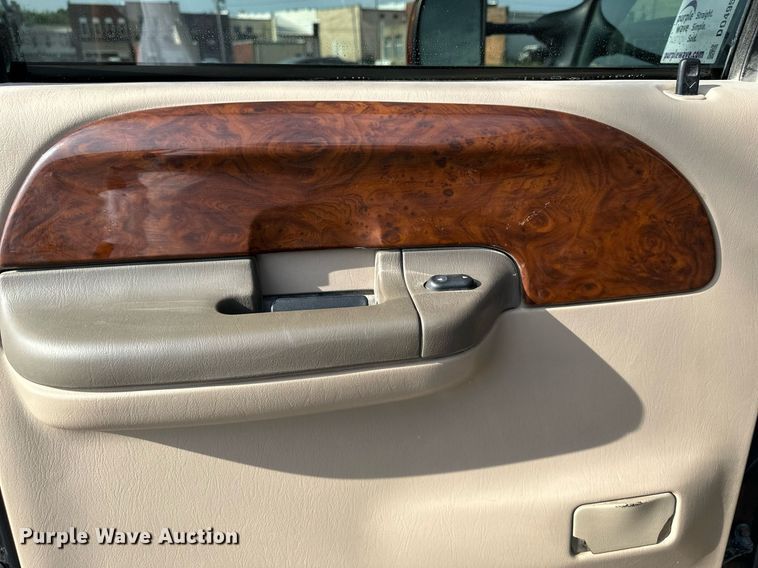 image for item DO4956 2004 Ford F250 Super Duty  Crew Cab pickup truck