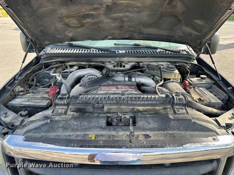 image for item DO4956 2004 Ford F250 Super Duty  Crew Cab pickup truck