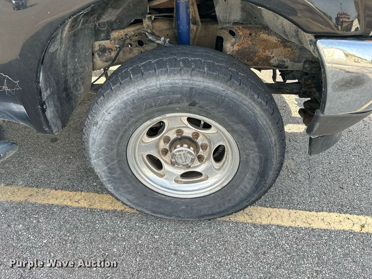 image for item DO4956 2004 Ford F250 Super Duty  Crew Cab pickup truck