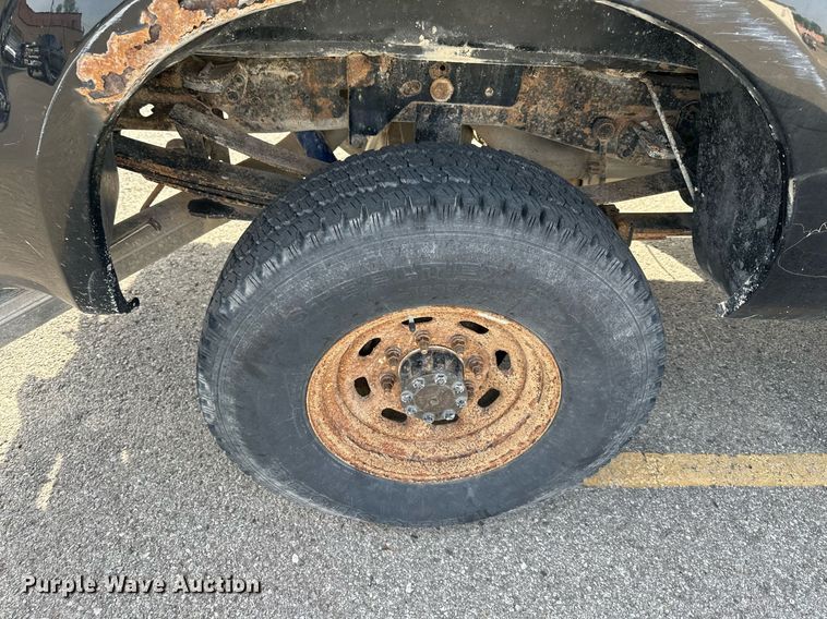 image for item DO4956 2004 Ford F250 Super Duty  Crew Cab pickup truck