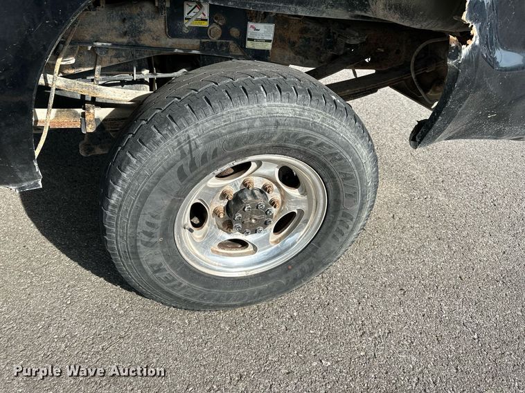 image for item DO4956 2004 Ford F250 Super Duty  Crew Cab pickup truck