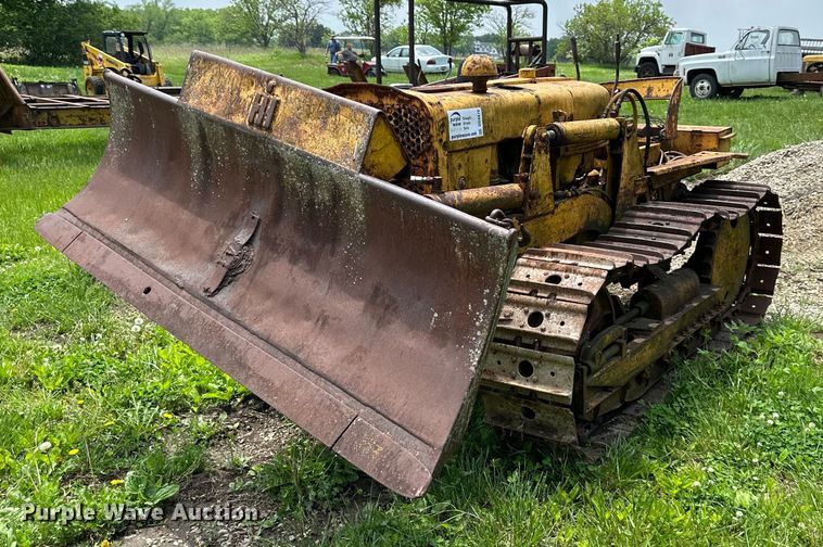 image for item DO4970 International Harvester T340  track loader