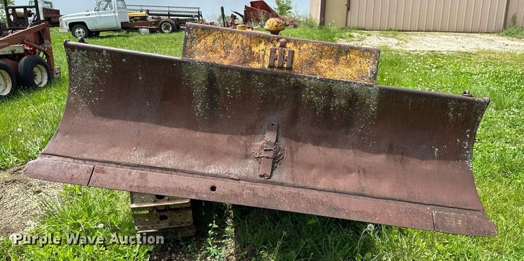 image for item DO4970 International Harvester T340  track loader