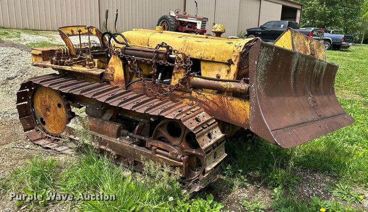 image for item DO4970 International Harvester T340  track loader