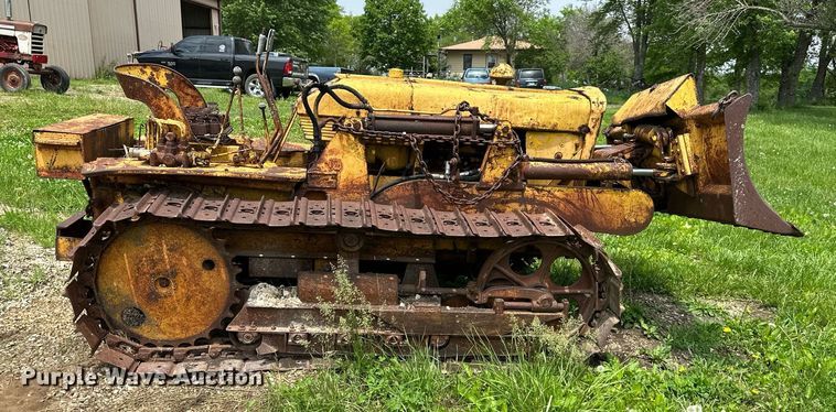 image for item DO4970 International Harvester T340  track loader