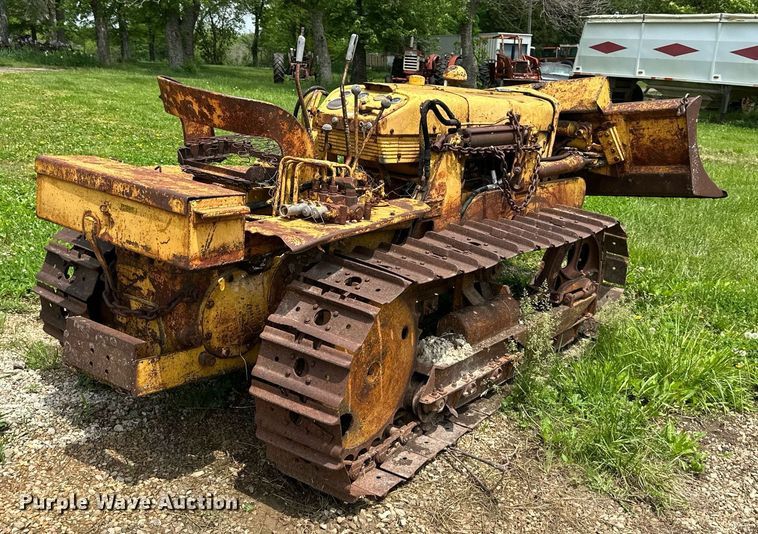 image for item DO4970 International Harvester T340  track loader