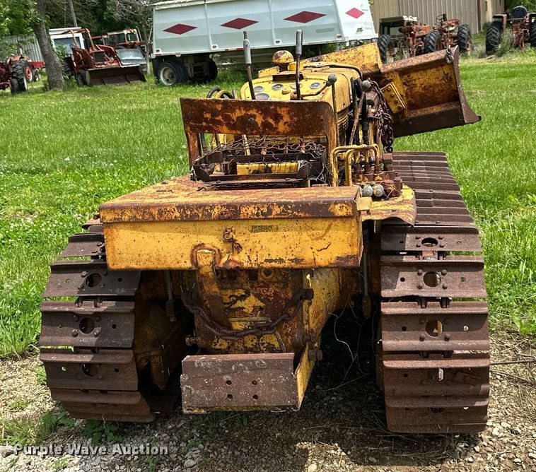 image for item DO4970 International Harvester T340  track loader