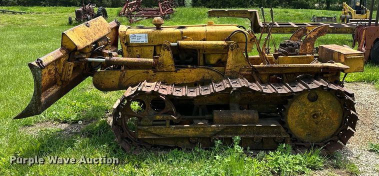 image for item DO4970 International Harvester T340  track loader