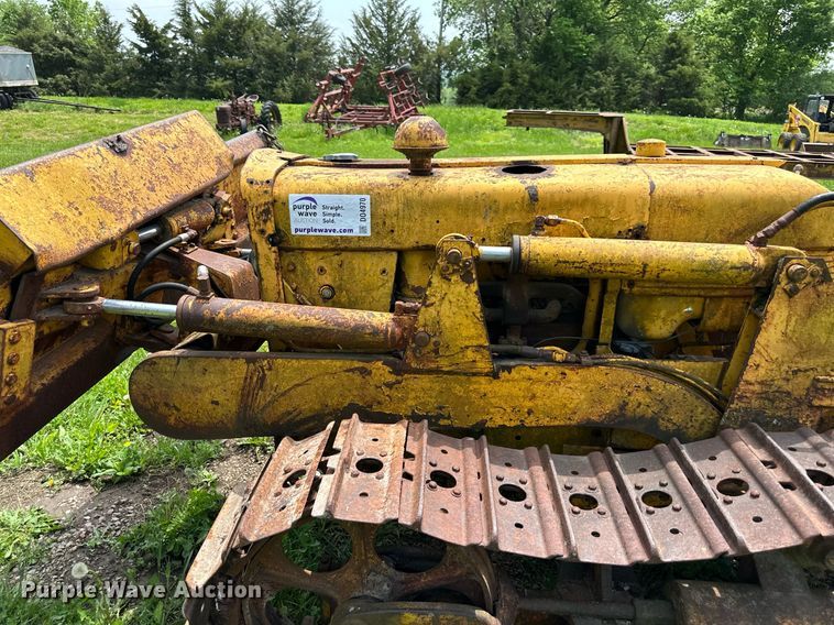 image for item DO4970 International Harvester T340  track loader