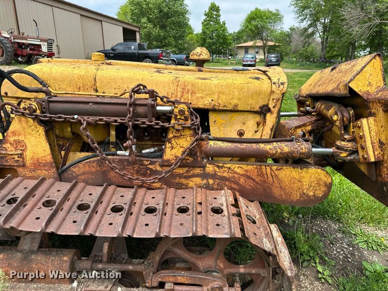 image for item DO4970 International Harvester T340  track loader