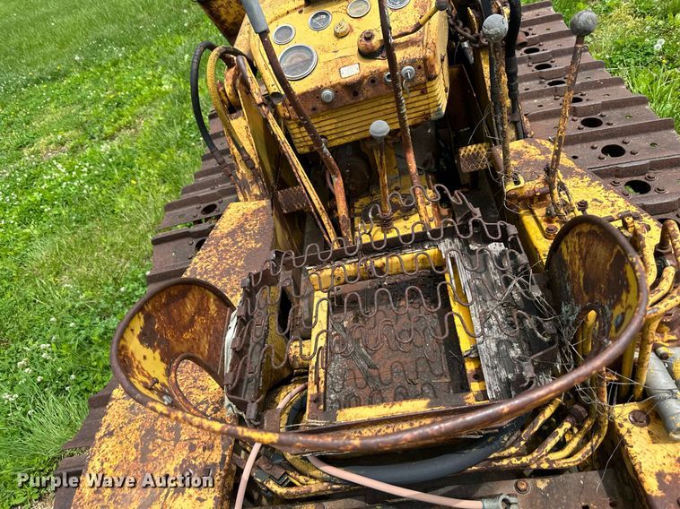 image for item DO4970 International Harvester T340  track loader