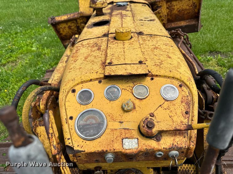 image for item DO4970 International Harvester T340  track loader