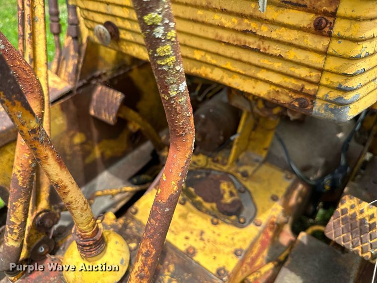 image for item DO4970 International Harvester T340  track loader