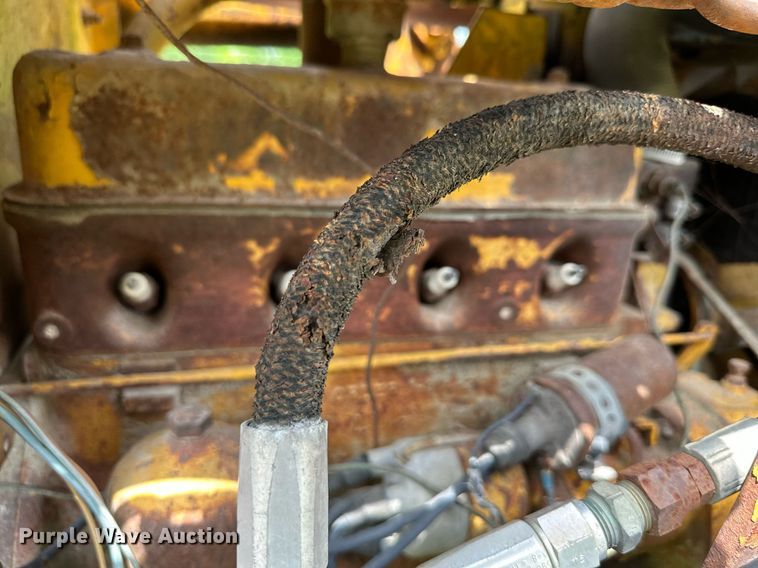 image for item DO4970 International Harvester T340  track loader